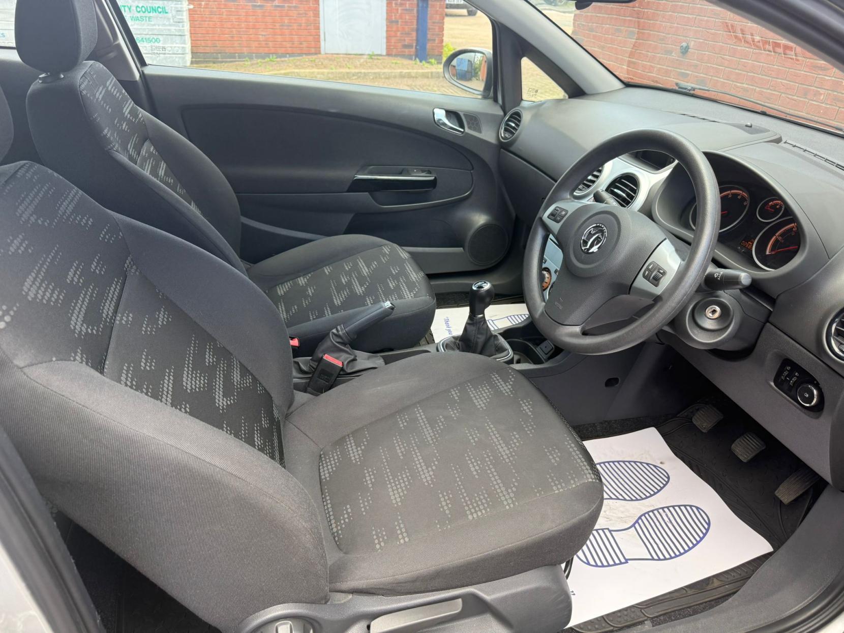 Vauxhall Corsa 1.2 16V Design Hatchback 3dr Petrol Manual Euro 5 (A/C) (85 ps)
