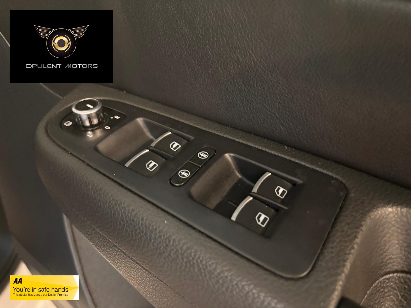 SEAT Alhambra 2.0 TDI SE Lux MPV 5dr Diesel DSG Euro 5 (s/s) (177 ps)