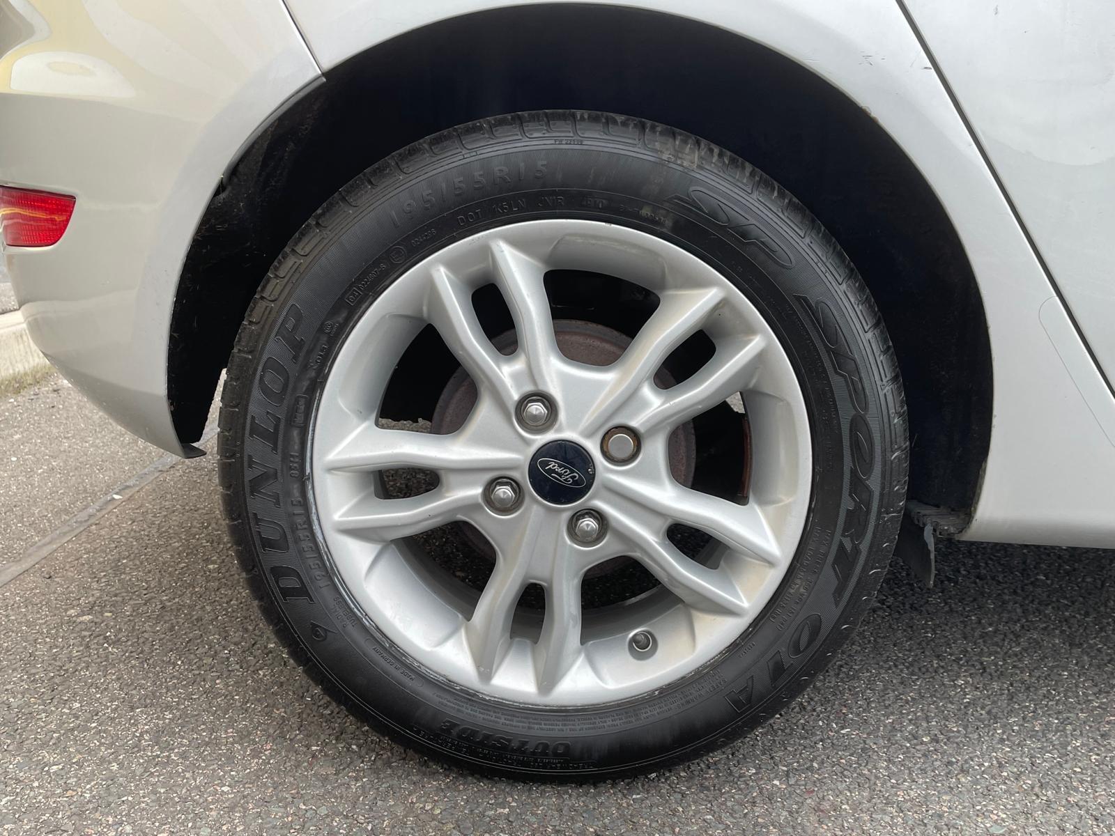 Ford Fiesta 1.5 TDCi Zetec Hatchback 5dr Diesel Manual Euro 6 (75 ps)