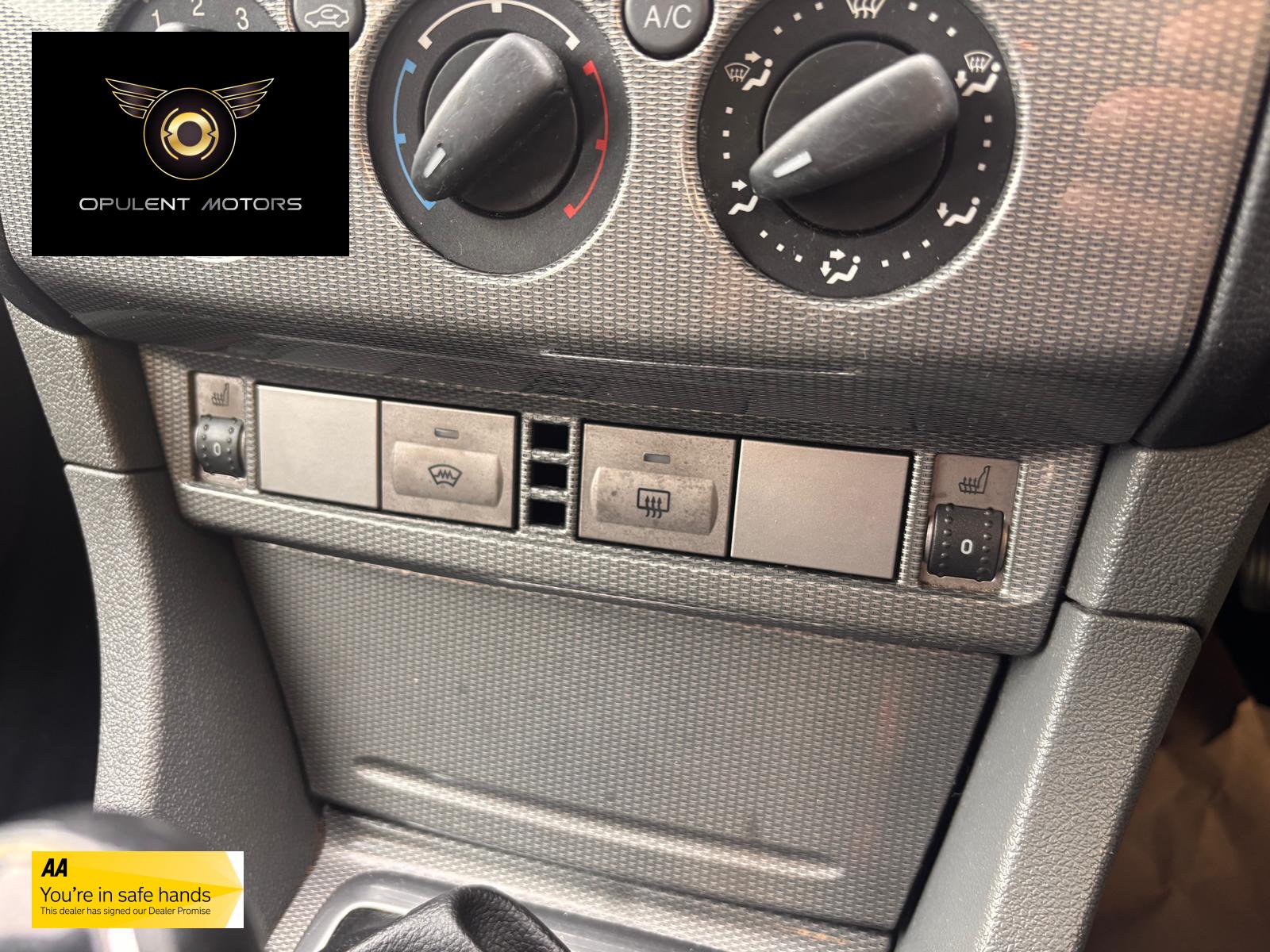 Ford Focus 1.6 Titanium Hatchback 5dr Petrol Manual (159 g/km, 99 bhp)