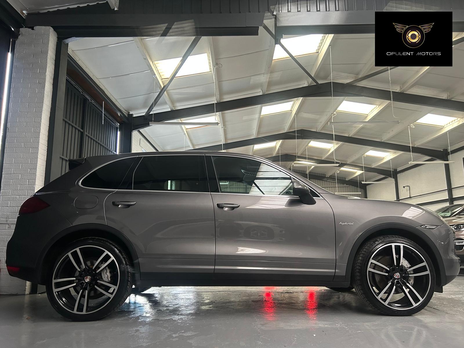 Porsche Cayenne 3.0h V6 S SUV 5dr Petrol Hybrid TiptronicS 4WD Euro 5 (s/s) (380 ps)