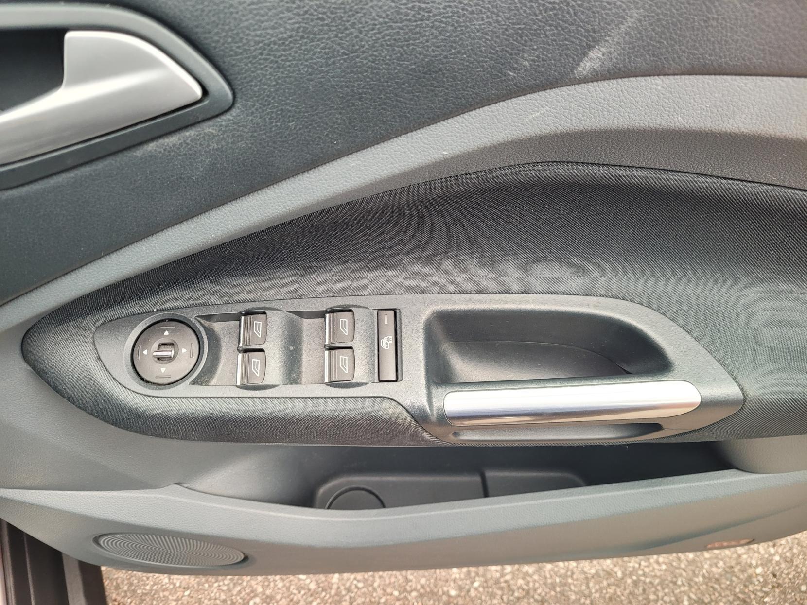 Ford C-Max 1.6 TDCi Titanium MPV 5dr Diesel Manual Euro 5 (115 ps)