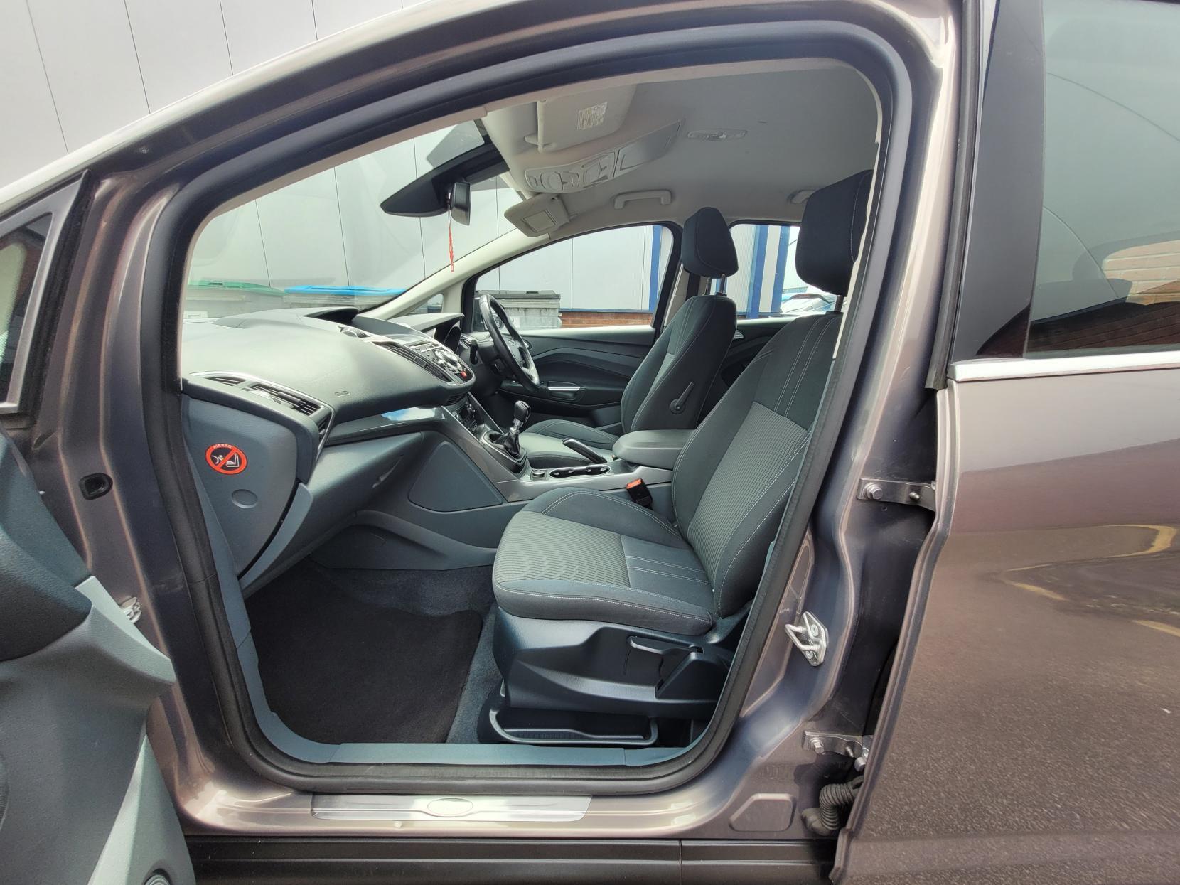 Ford C-Max 1.6 TDCi Titanium MPV 5dr Diesel Manual Euro 5 (115 ps)