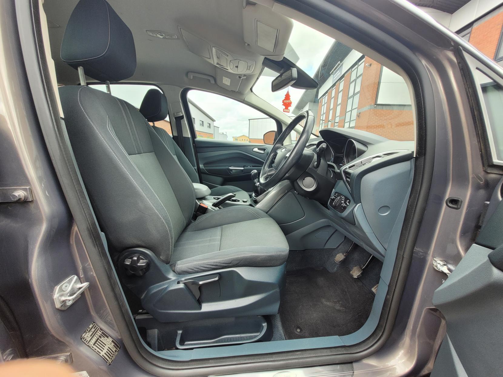 Ford C-Max 1.6 TDCi Titanium MPV 5dr Diesel Manual Euro 5 (115 ps)