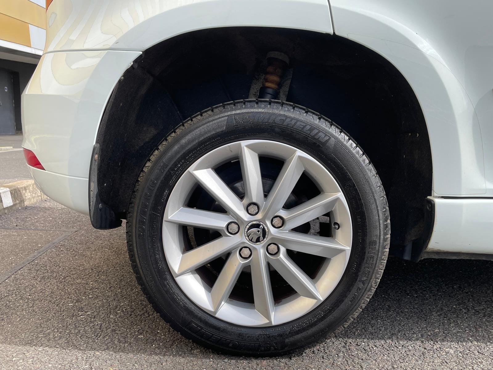 Skoda Yeti 1.6 TDI GreenLine II Elegance SUV 5dr Diesel Manual Euro 5 (s/s) (105 ps)