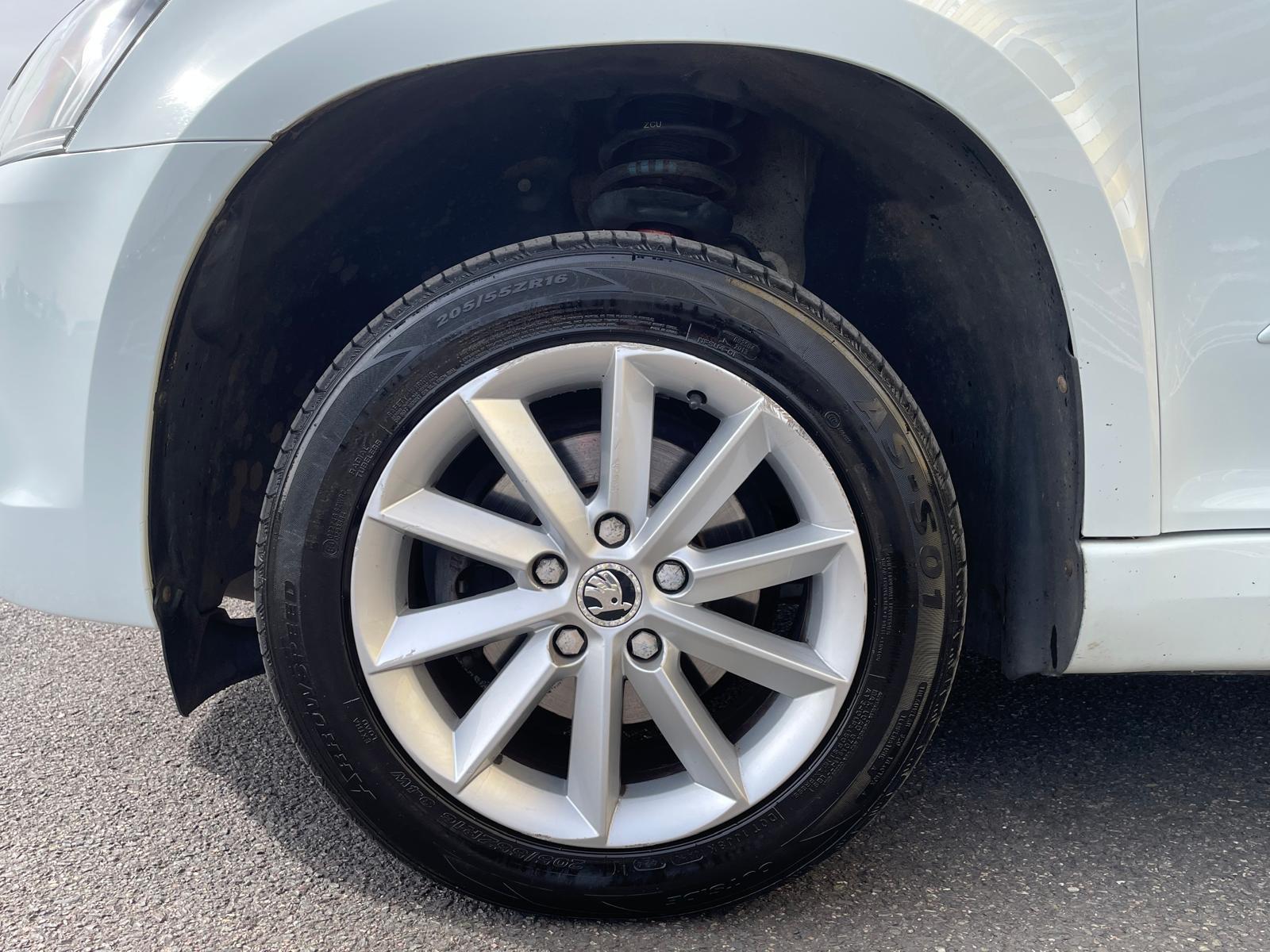 Skoda Yeti 1.6 TDI GreenLine II Elegance SUV 5dr Diesel Manual Euro 5 (s/s) (105 ps)