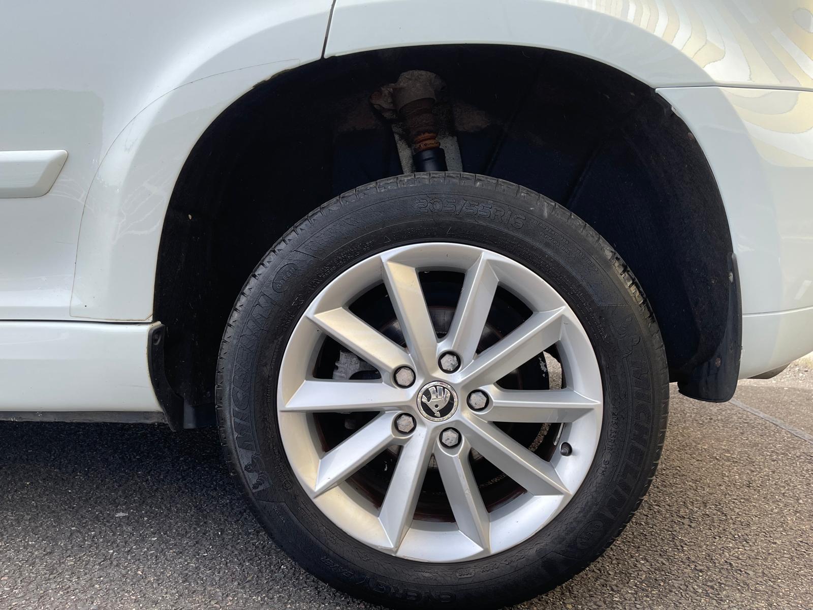 Skoda Yeti 1.6 TDI GreenLine II Elegance SUV 5dr Diesel Manual Euro 5 (s/s) (105 ps)