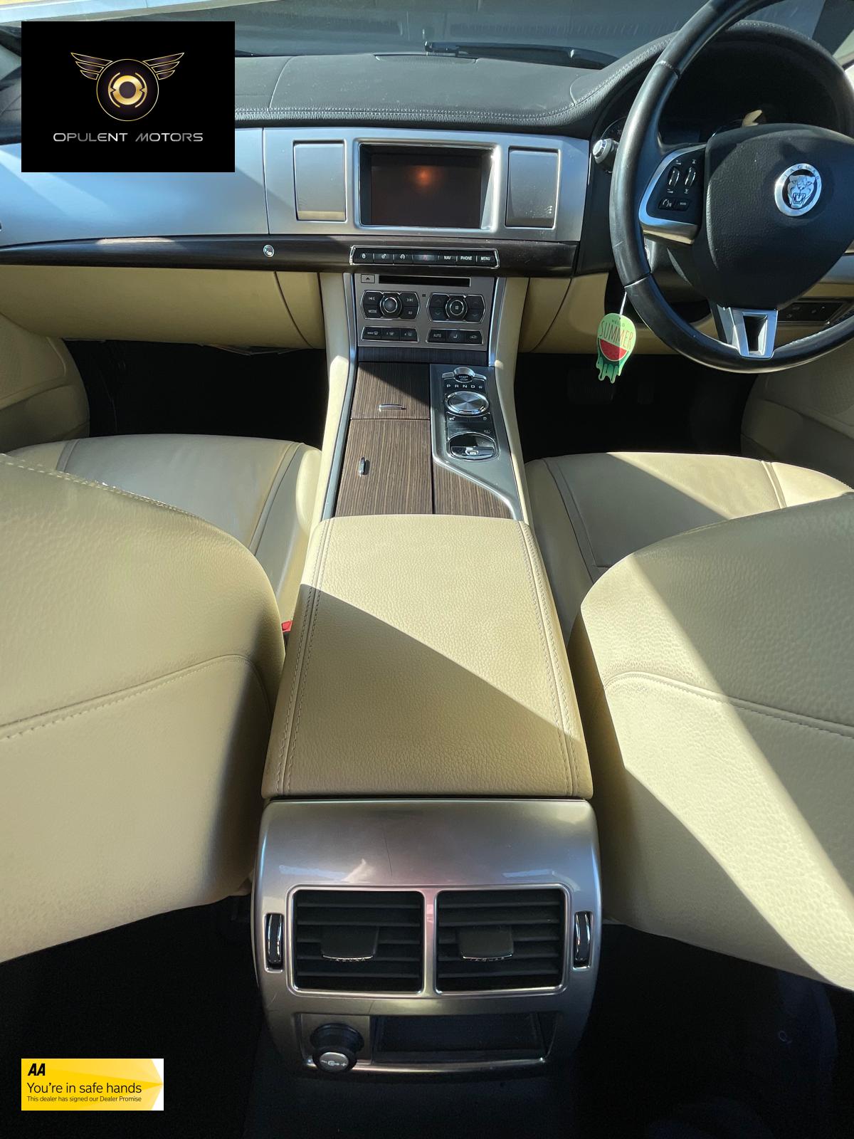 Jaguar XF 2.2d Luxury Saloon 4dr Diesel Auto Euro 5 (s/s) (190 ps)