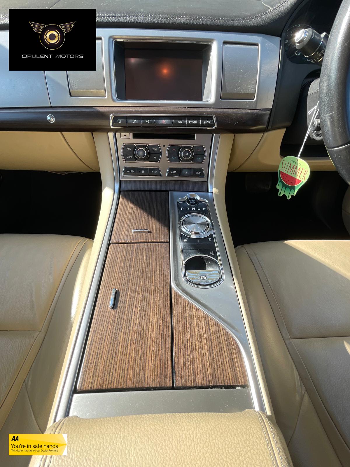Jaguar XF 2.2d Luxury Saloon 4dr Diesel Auto Euro 5 (s/s) (190 ps)