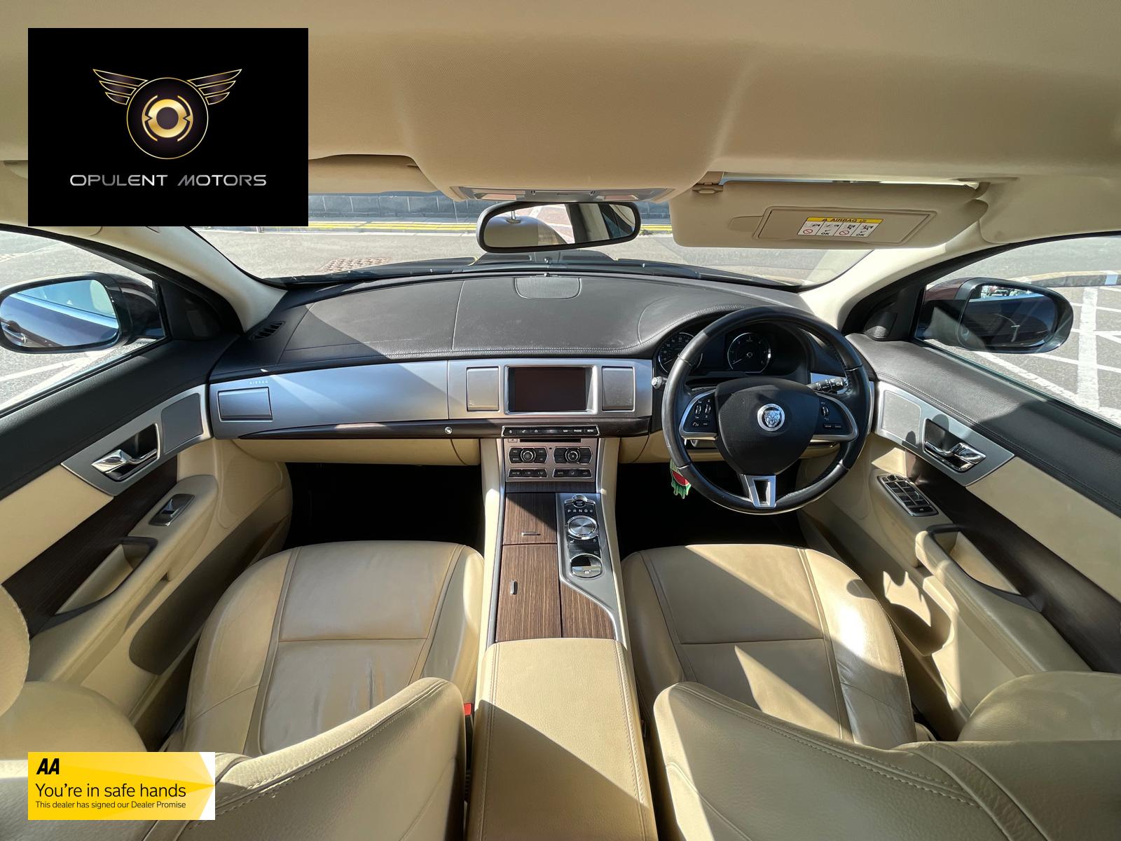 Jaguar XF 2.2d Luxury Saloon 4dr Diesel Auto Euro 5 (s/s) (190 ps)