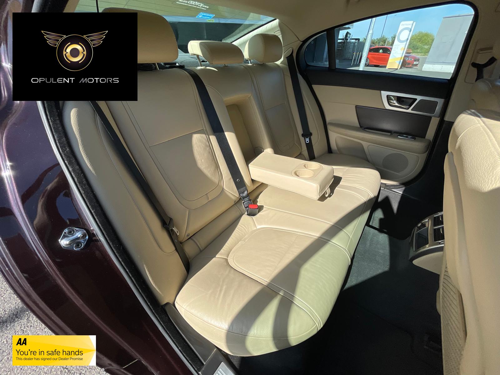 Jaguar XF 2.2d Luxury Saloon 4dr Diesel Auto Euro 5 (s/s) (190 ps)