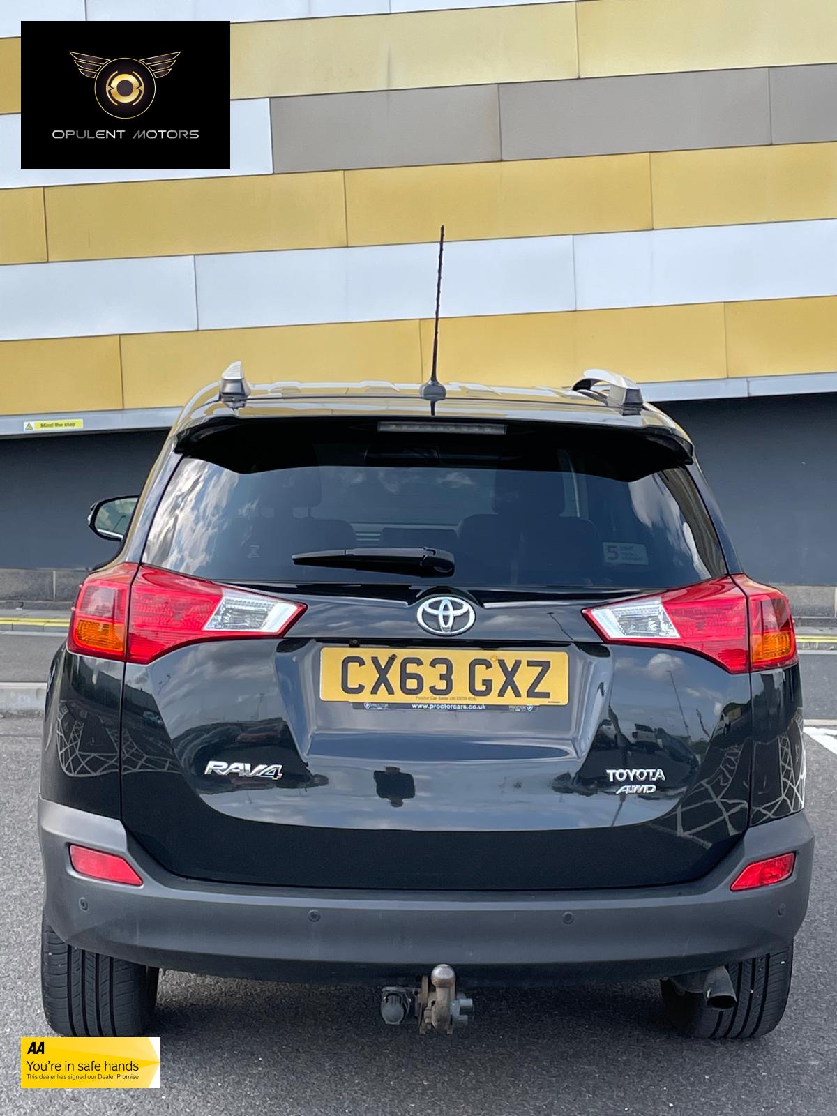 Toyota RAV4 2.2 D-4D Invincible SUV 5dr Diesel Manual 4WD Euro 5 (150 ps)
