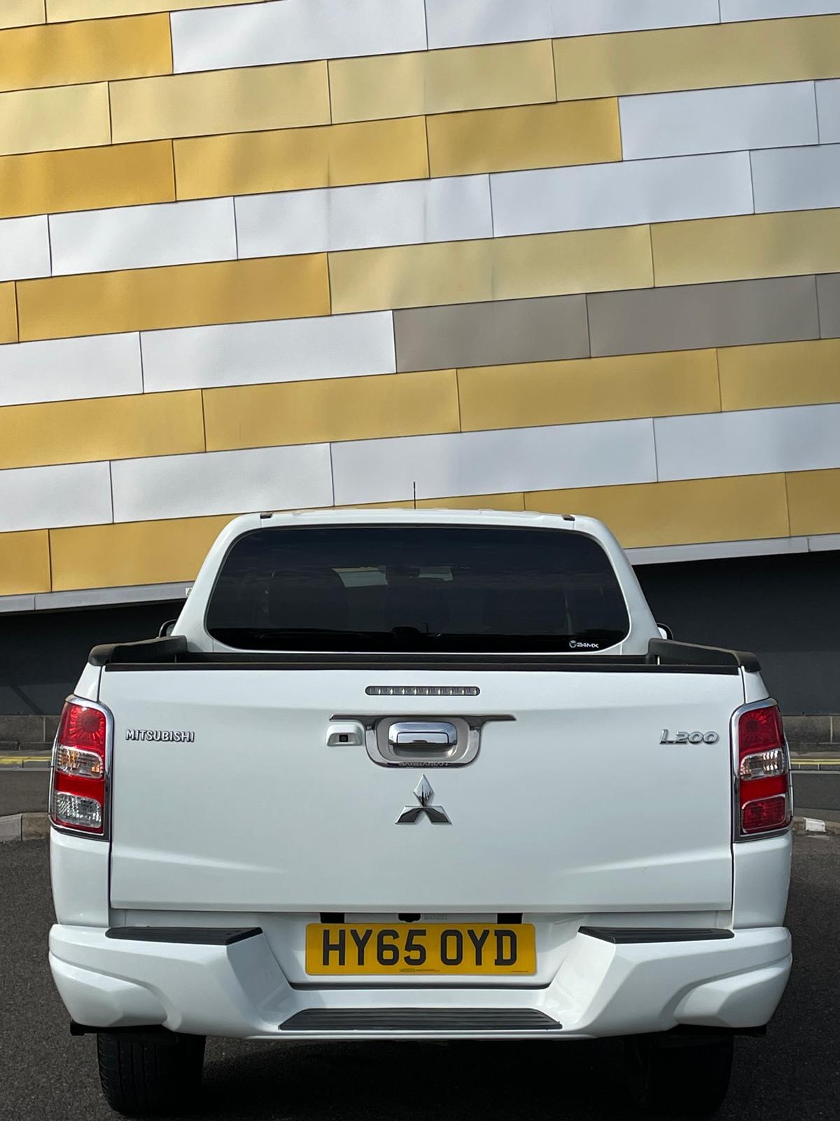 Mitsubishi L200 2.4 DI-D DC Barbarian Pickup Double Cab 4dr Diesel Manual 4WD Euro 5 (178 ps)