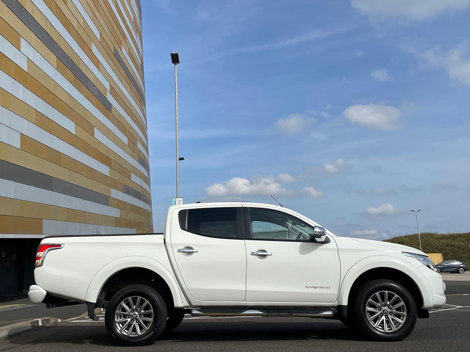 Mitsubishi L200 2.4 DI-D DC Barbarian Pickup Double Cab 4dr Diesel Manual 4WD Euro 5 (178 ps)