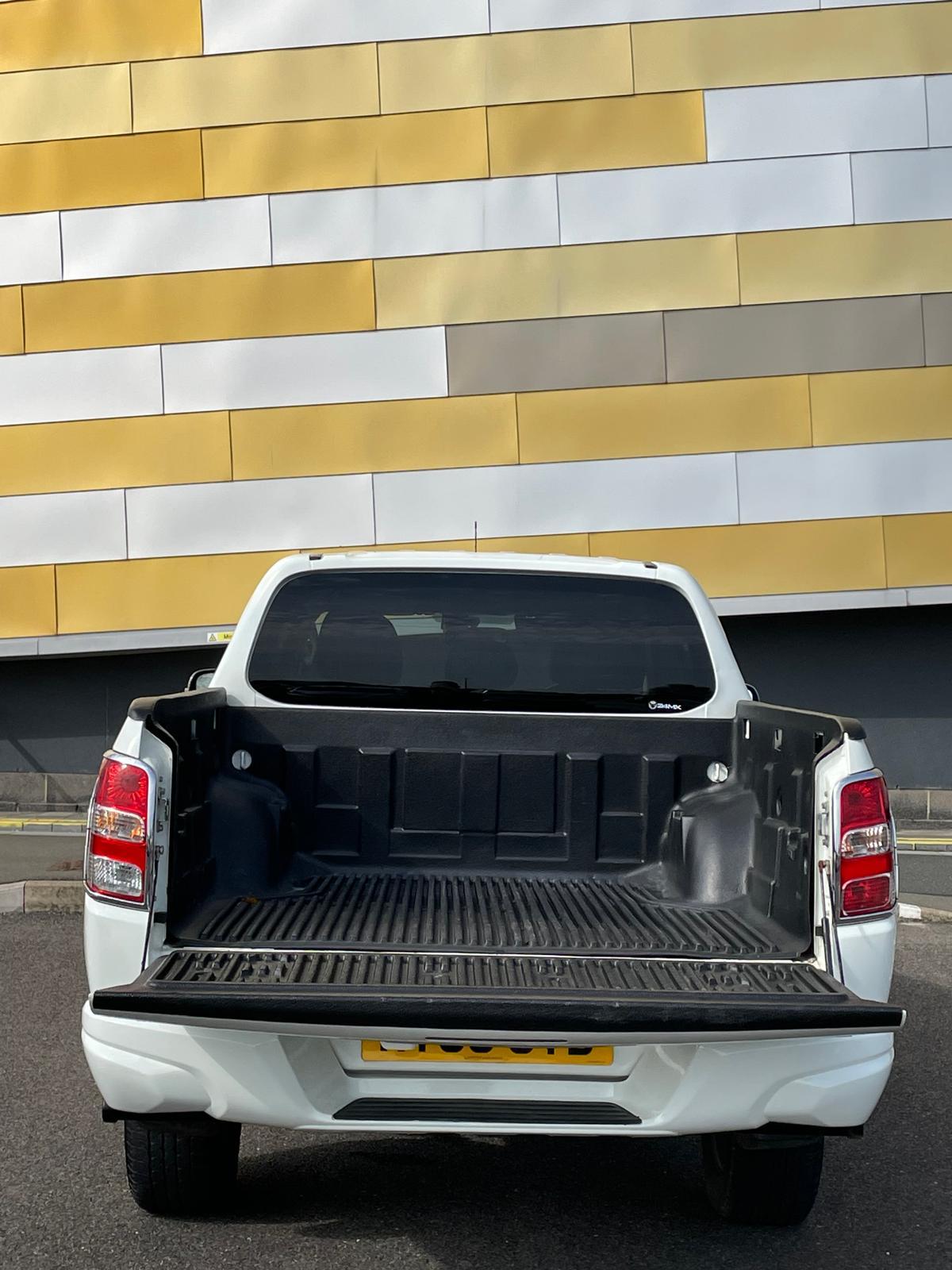 Mitsubishi L200 2.4 DI-D DC Barbarian Pickup Double Cab 4dr Diesel Manual 4WD Euro 5 (178 ps)