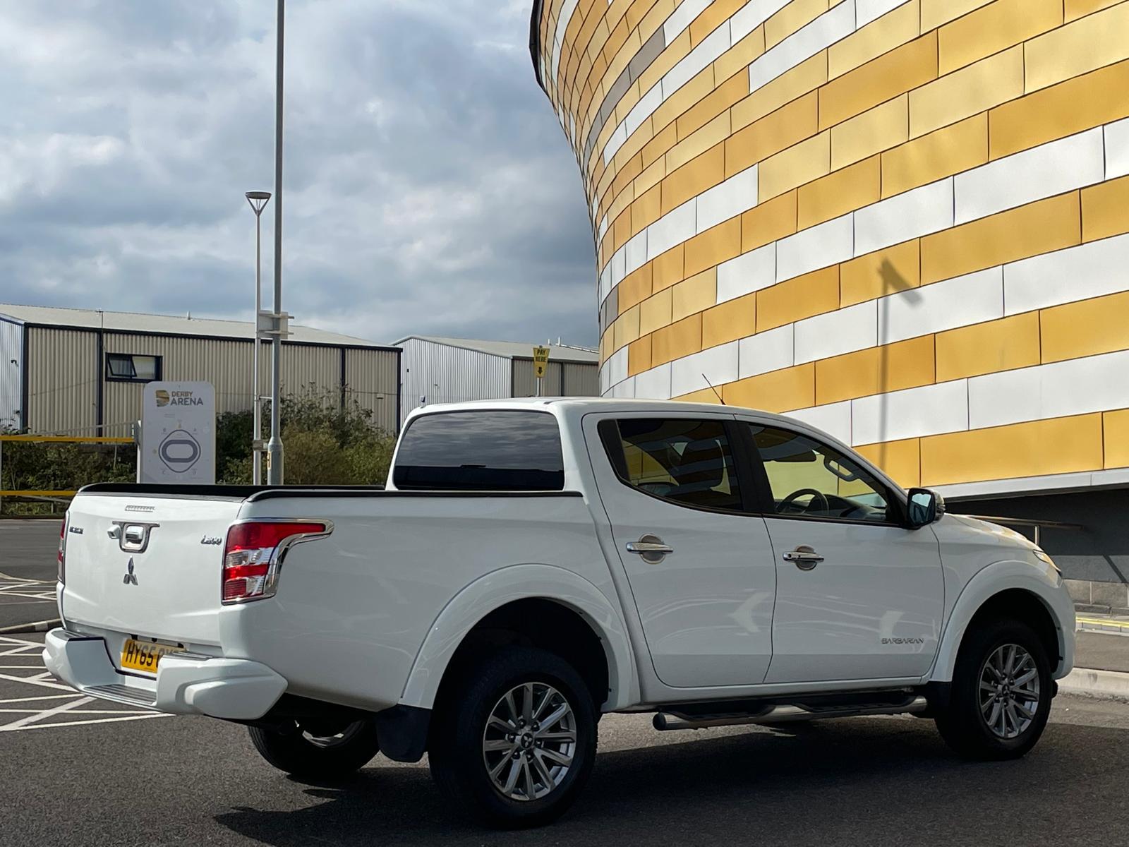 Mitsubishi L200 2.4 DI-D DC Barbarian Pickup Double Cab 4dr Diesel Manual 4WD Euro 5 (178 ps)