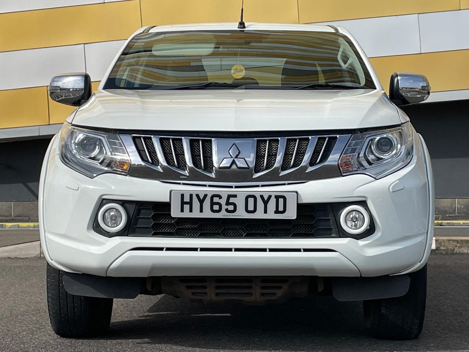 Mitsubishi L200 2.4 DI-D DC Barbarian Pickup Double Cab 4dr Diesel Manual 4WD Euro 5 (178 ps)