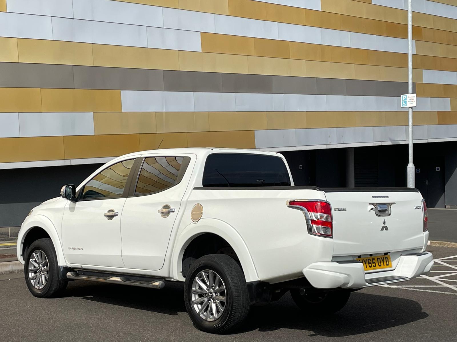 Mitsubishi L200 2.4 DI-D DC Barbarian Pickup Double Cab 4dr Diesel Manual 4WD Euro 5 (178 ps)