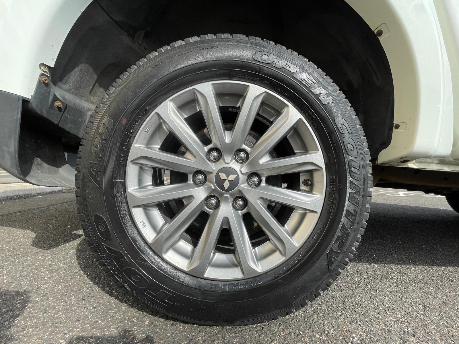 Mitsubishi L200 2.4 DI-D DC Barbarian Pickup Double Cab 4dr Diesel Manual 4WD Euro 5 (178 ps)