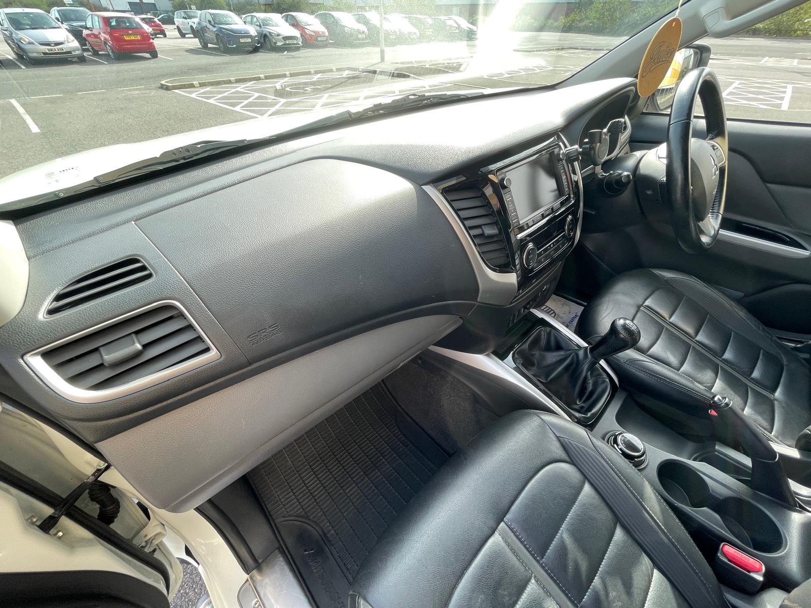 Mitsubishi L200 2.4 DI-D DC Barbarian Pickup Double Cab 4dr Diesel Manual 4WD Euro 5 (178 ps)