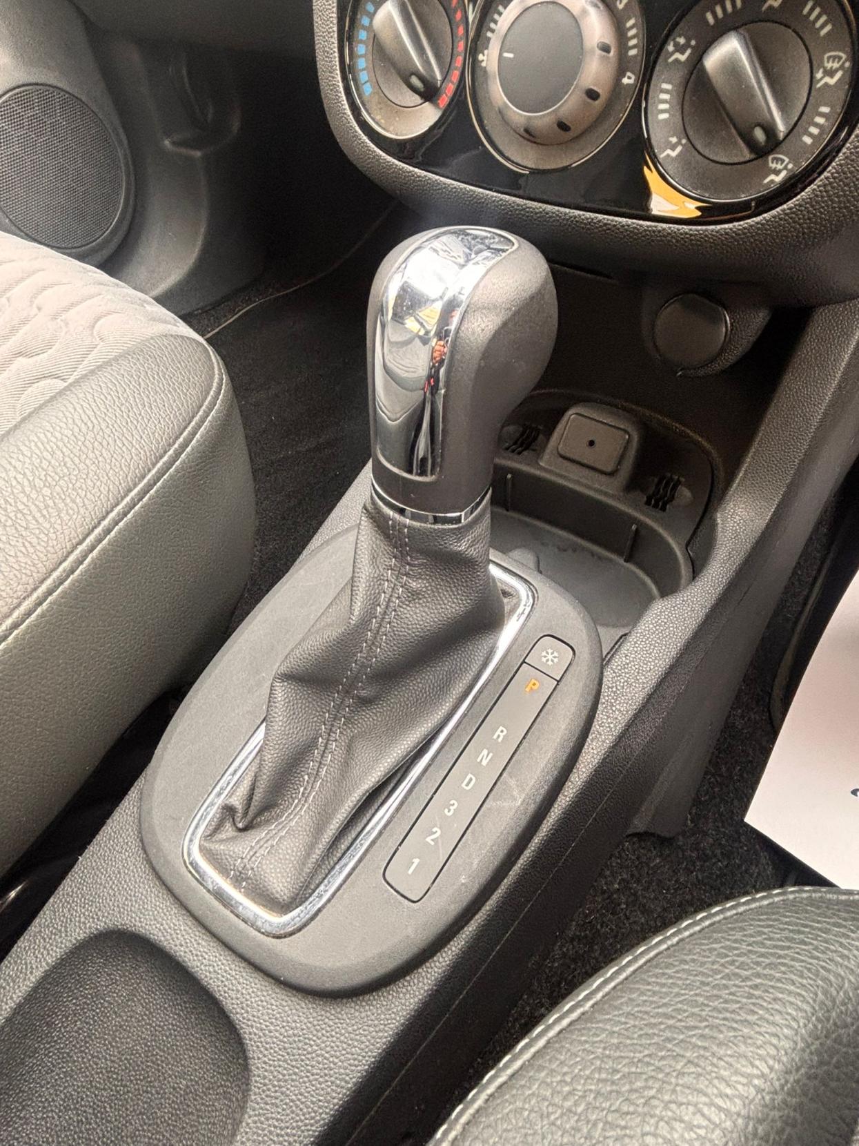 Vauxhall Corsa 1.4 16V SE Hatchback 5dr Petrol Auto Euro 5 (100 ps)