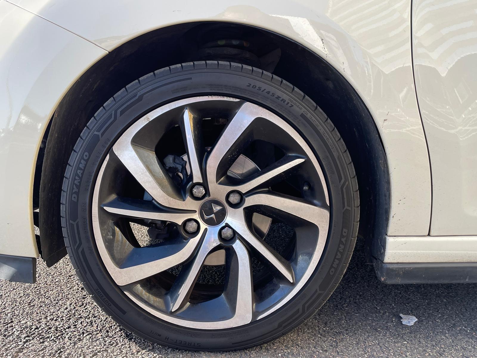 DS AUTOMOBILES DS 3 1.2 PureTech Parthenon Cream Hatchback 3dr Petrol Manual Euro 6 (s/s) (110 ps)