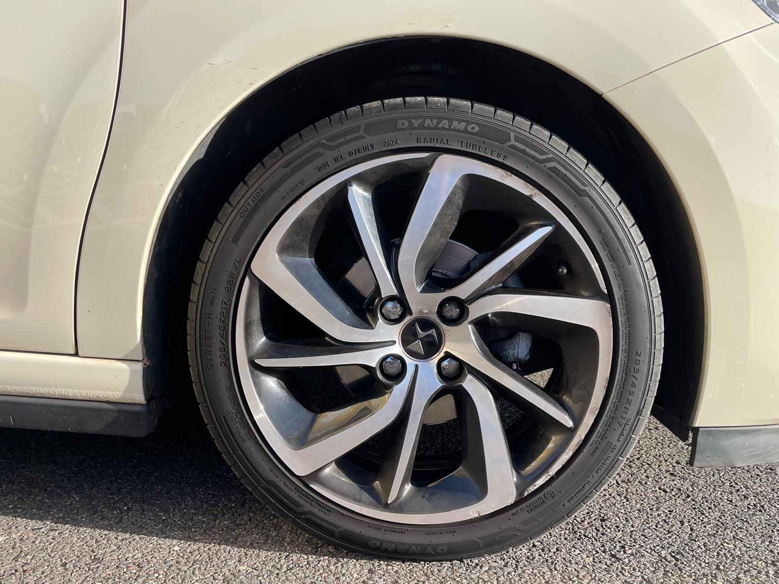 DS AUTOMOBILES DS 3 1.2 PureTech Parthenon Cream Hatchback 3dr Petrol Manual Euro 6 (s/s) (110 ps)