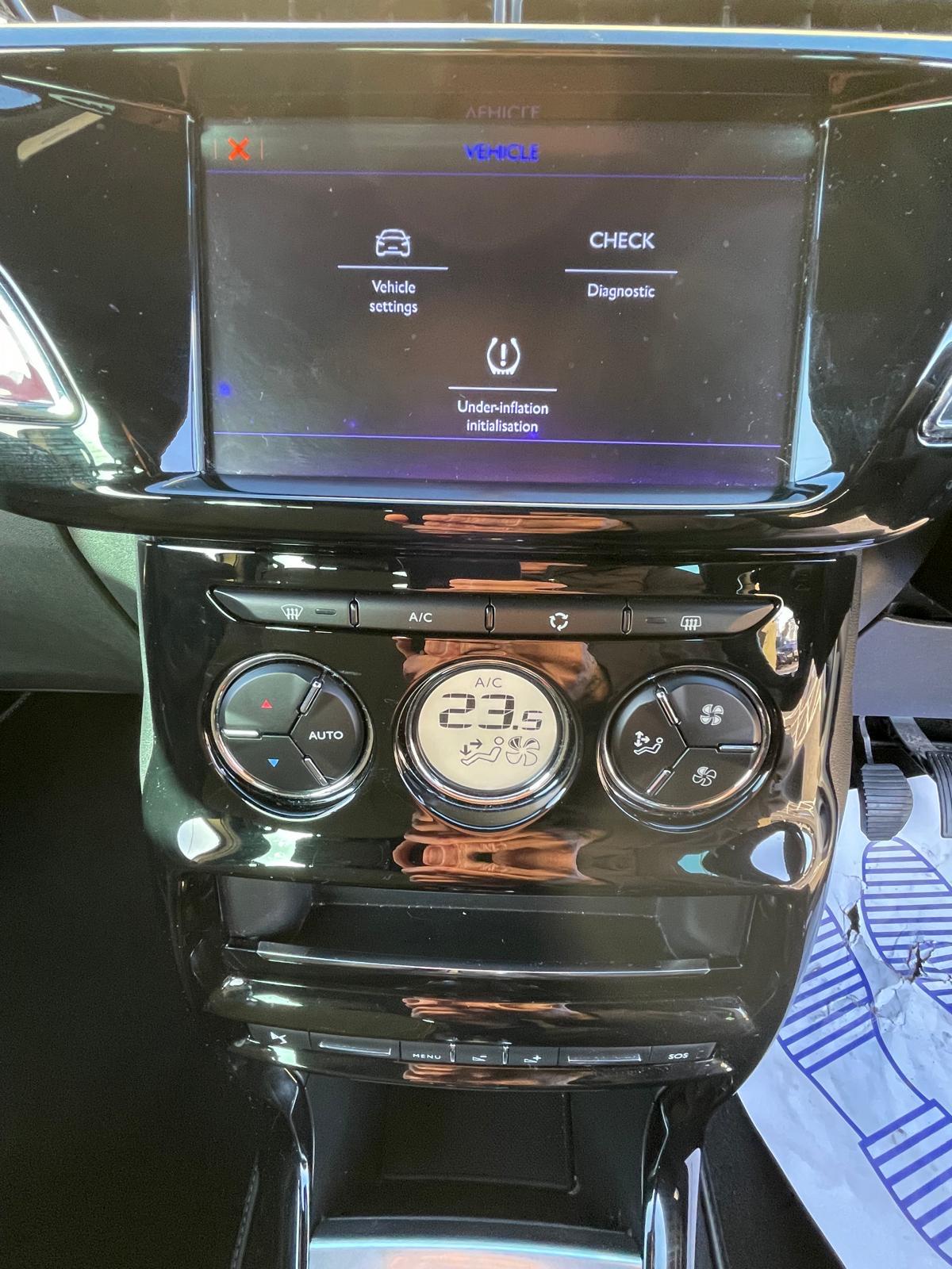 DS AUTOMOBILES DS 3 1.2 PureTech Parthenon Cream Hatchback 3dr Petrol Manual Euro 6 (s/s) (110 ps)