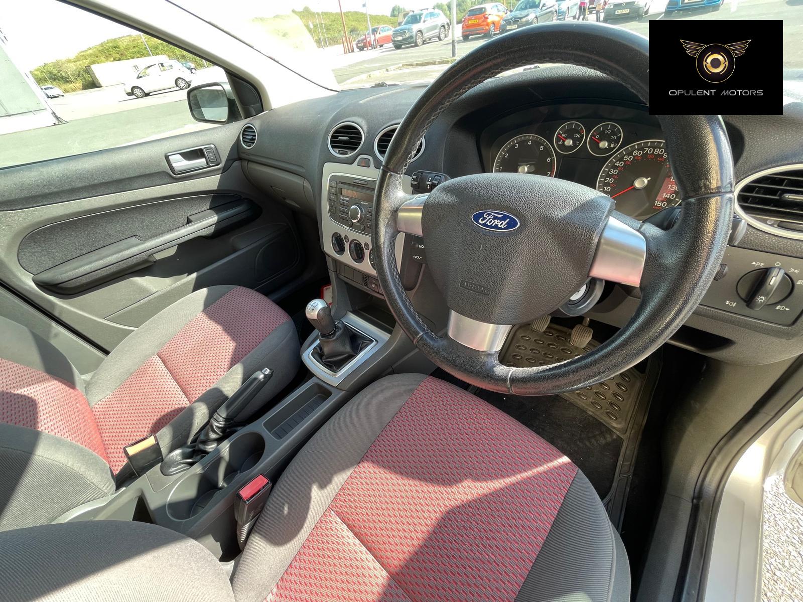 Ford Focus 1.6 Style Hatchback 5dr Petrol Manual (159 g/km, 99 bhp)