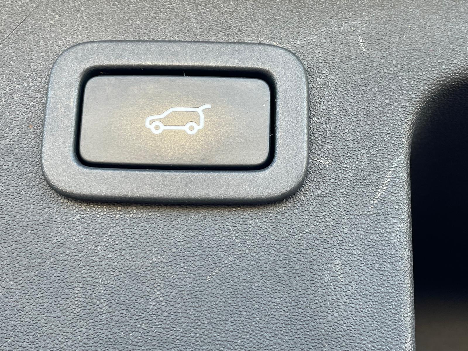 Land Rover Discovery Sport 2.0 TD4 SE Tech SUV 5dr Diesel Manual 4WD Euro 6 (s/s) (180 ps)