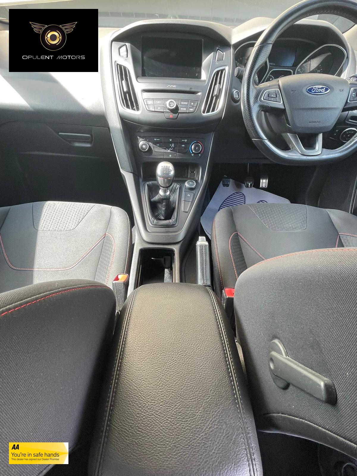 Ford Focus 1.5 TDCi ST-Line Hatchback 5dr Diesel Manual Euro 6 (s/s) (120 ps)