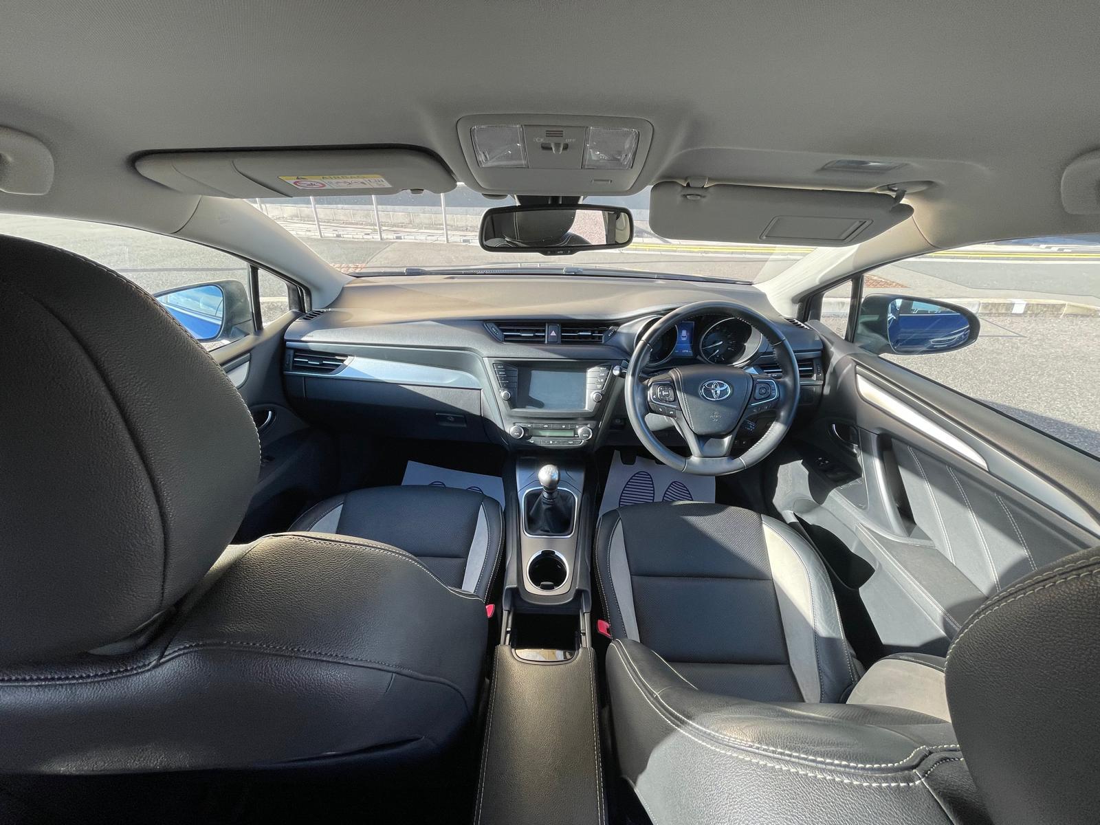 Toyota Avensis 2.0 D-4D Business Edition Plus Touring Sports 5dr Diesel Manual Euro 6 (s/s) (143 ps)