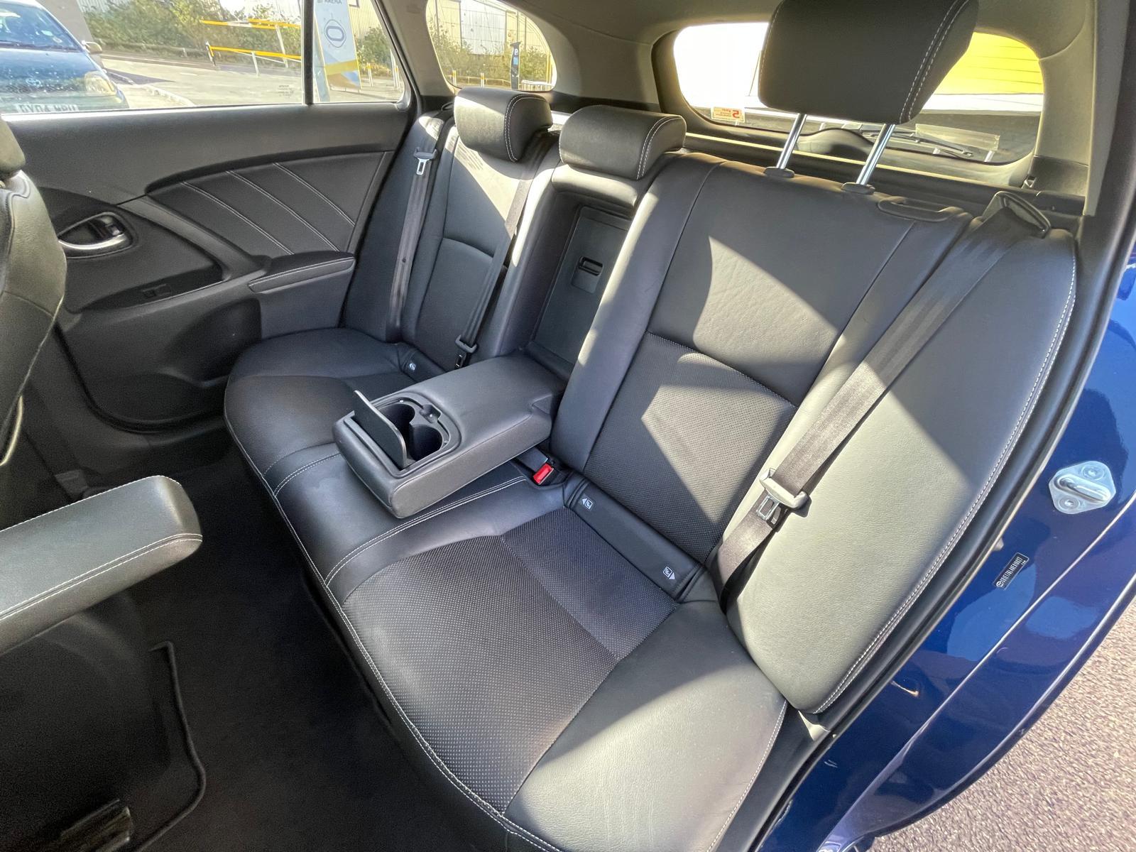 Toyota Avensis 2.0 D-4D Business Edition Plus Touring Sports 5dr Diesel Manual Euro 6 (s/s) (143 ps)