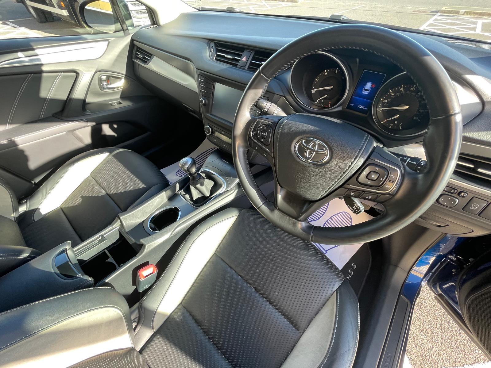 Toyota Avensis 2.0 D-4D Business Edition Plus Touring Sports 5dr Diesel Manual Euro 6 (s/s) (143 ps)