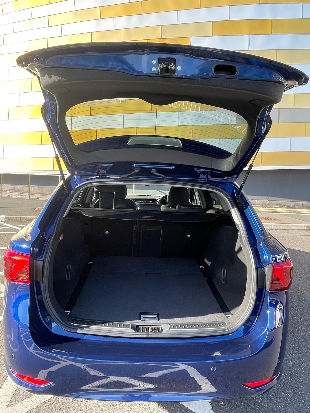 Toyota Avensis 2.0 D-4D Business Edition Plus Touring Sports 5dr Diesel Manual Euro 6 (s/s) (143 ps)