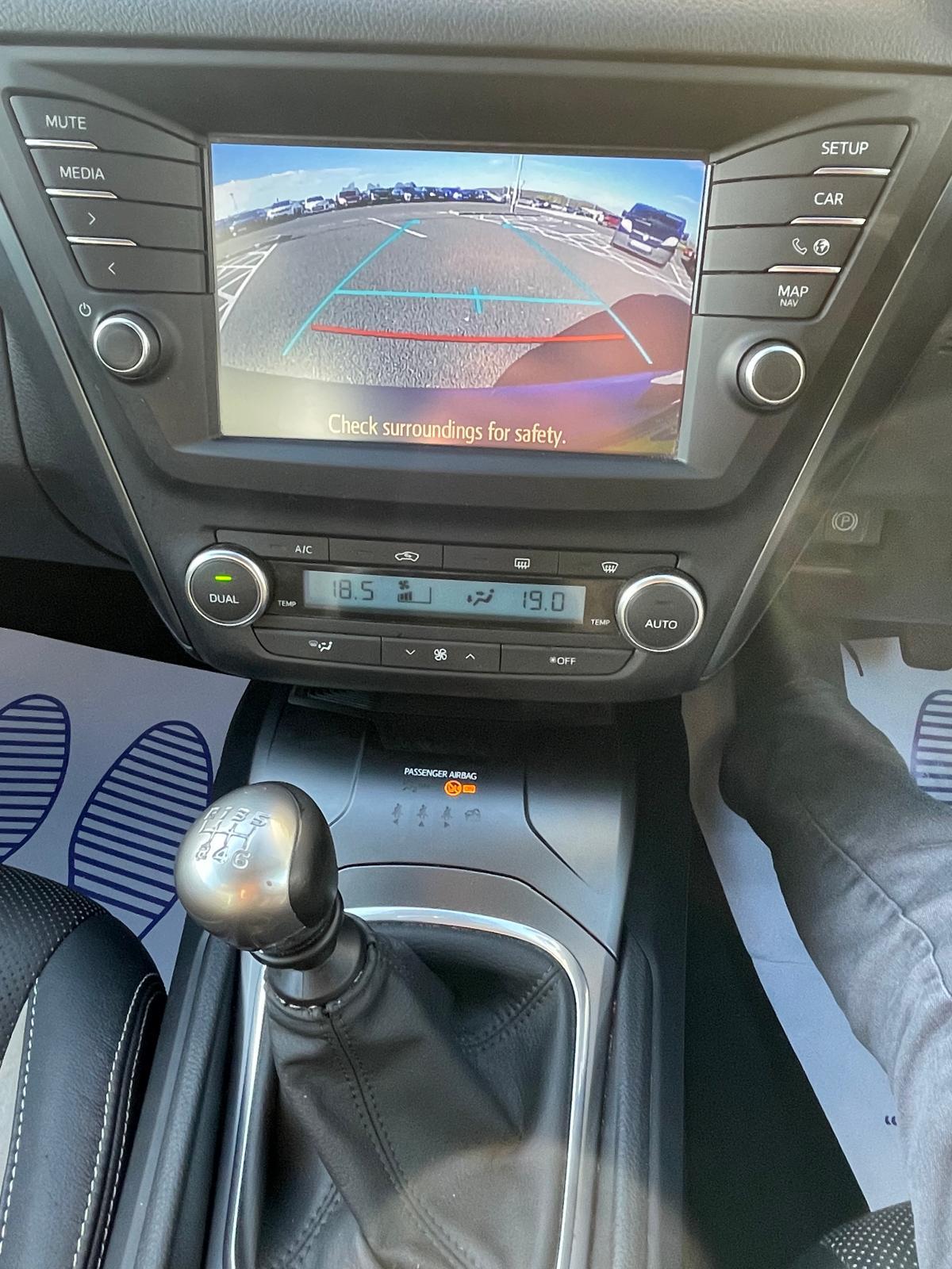 Toyota Avensis 2.0 D-4D Business Edition Plus Touring Sports 5dr Diesel Manual Euro 6 (s/s) (143 ps)