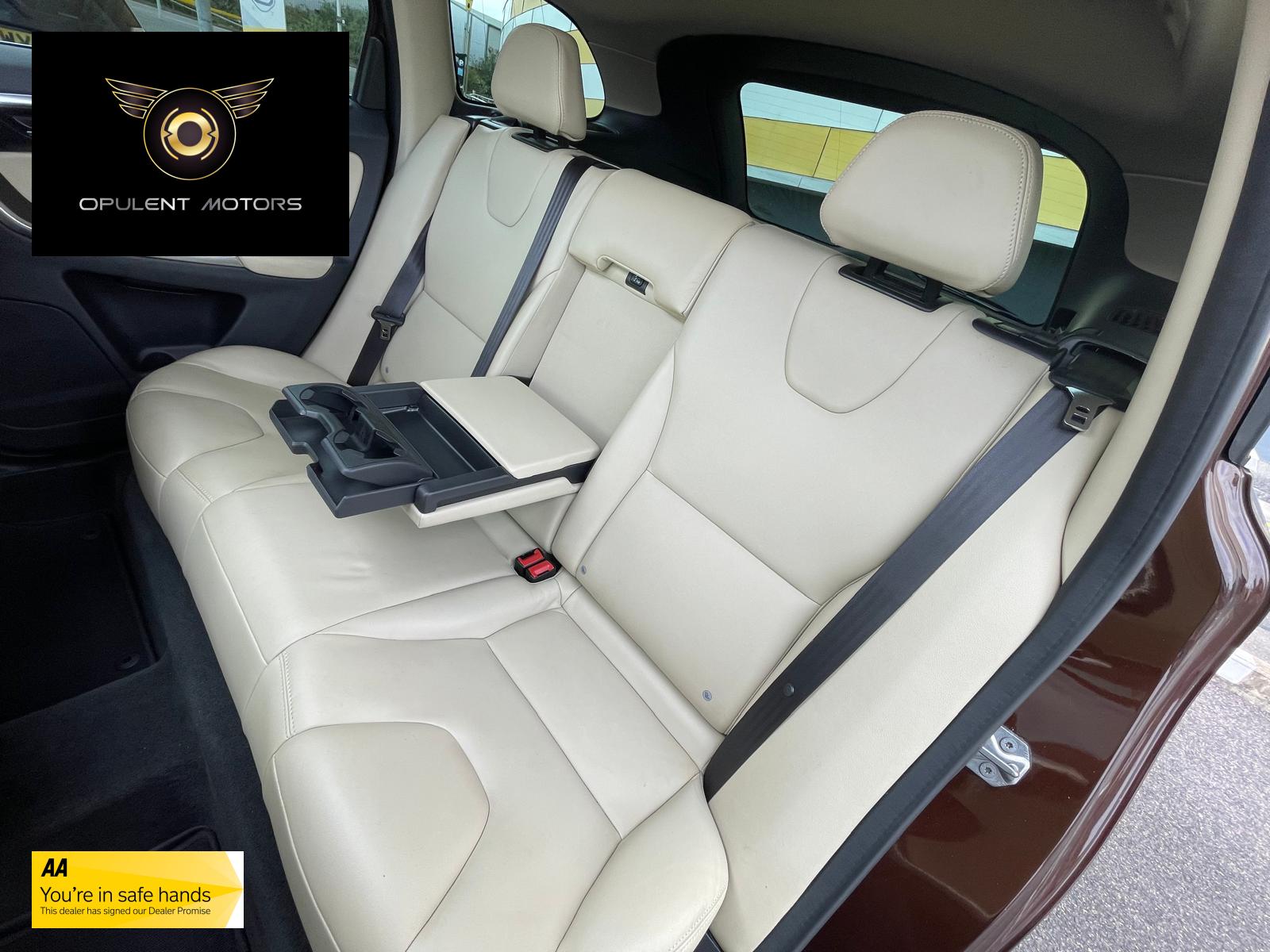 Volvo XC60 2.4 D4 SE Lux Nav SUV 5dr Diesel Geartronic AWD Euro 5 (181 ps)