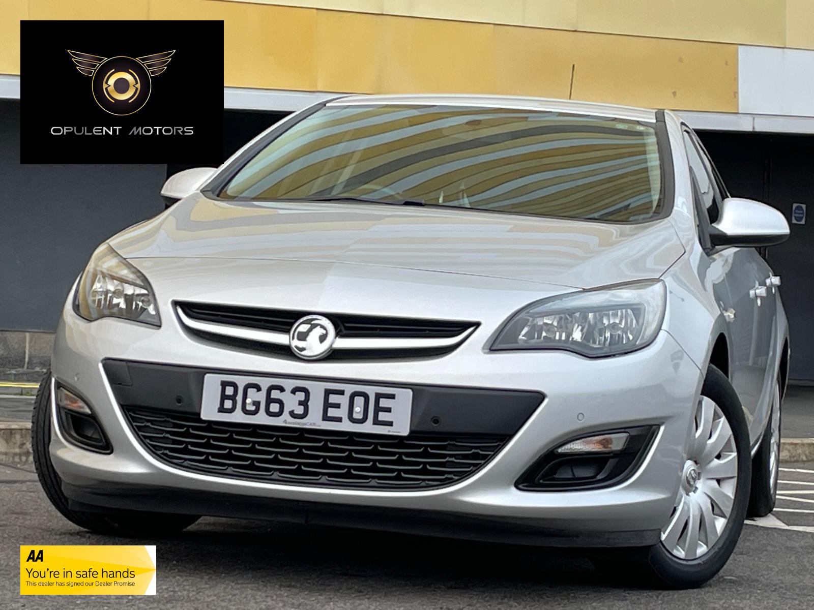 Vauxhall Astra 1.4 16v Exclusiv Hatchback 5dr Petrol Manual Euro 5 (100 ps)