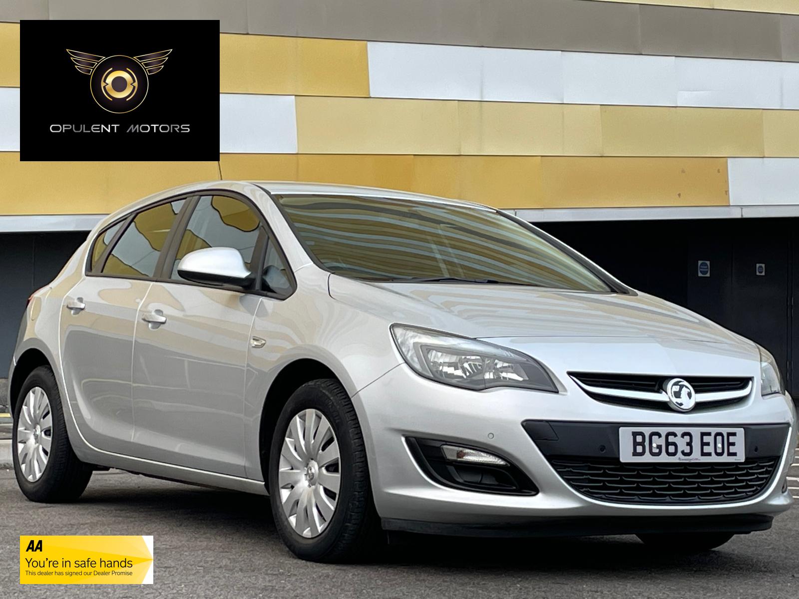 Vauxhall Astra 1.4 16v Exclusiv Hatchback 5dr Petrol Manual Euro 5 (100 ps)