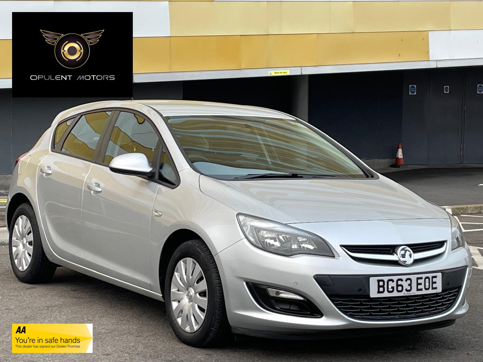 Vauxhall Astra 1.4 16v Exclusiv Hatchback 5dr Petrol Manual Euro 5 (100 ps)