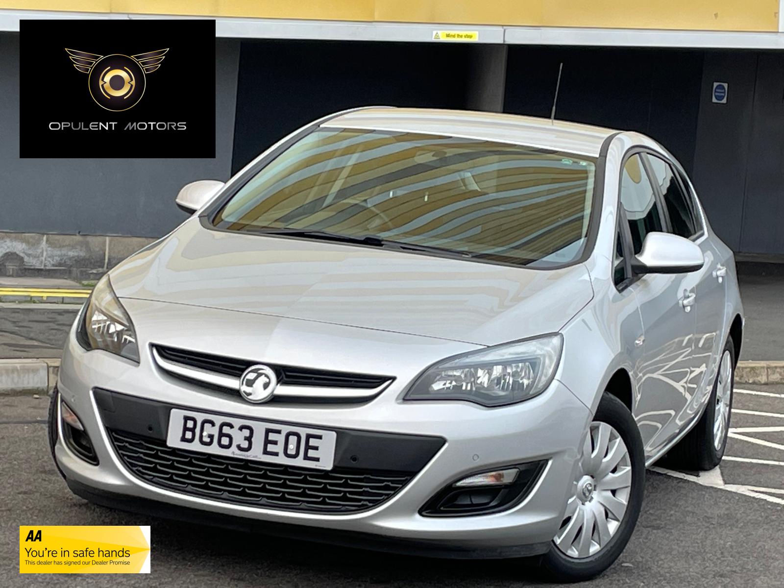 Vauxhall Astra 1.4 16v Exclusiv Hatchback 5dr Petrol Manual Euro 5 (100 ps)