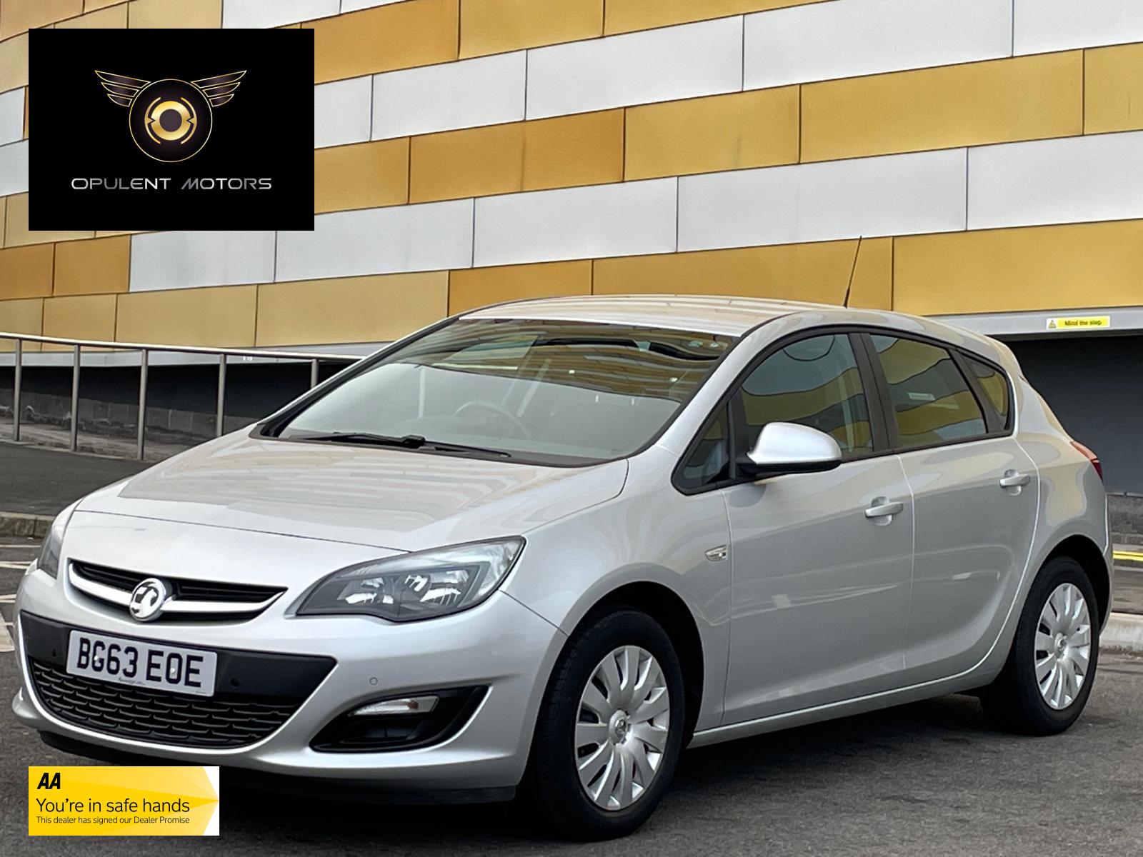 Vauxhall Astra 1.4 16v Exclusiv Hatchback 5dr Petrol Manual Euro 5 (100 ps)