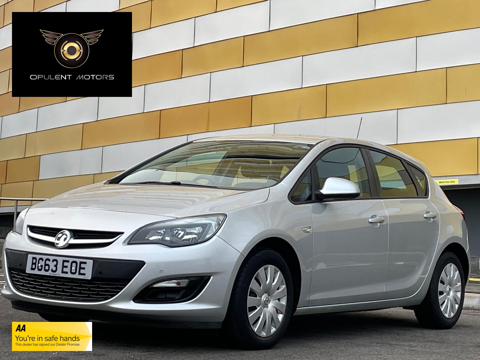 Vauxhall Astra 1.4 16v Exclusiv Hatchback 5dr Petrol Manual Euro 5 (100 ps)