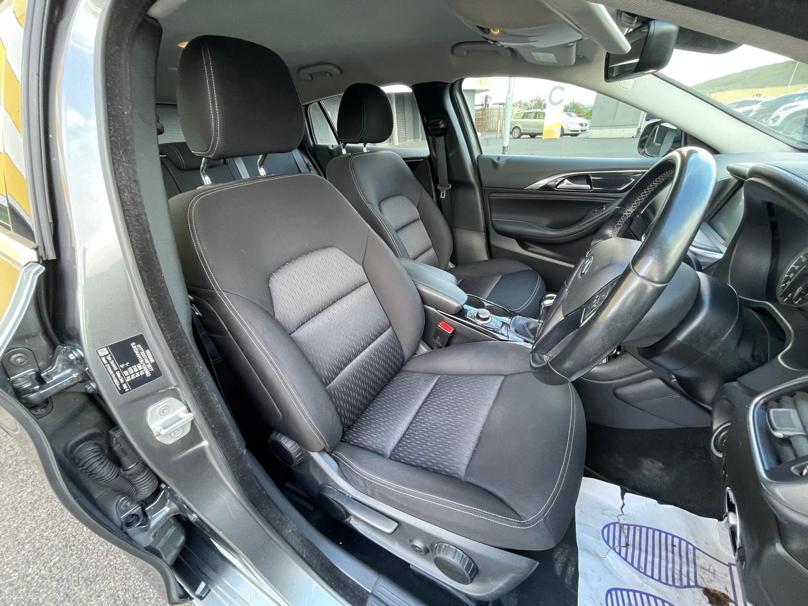 Infiniti Q30 1.5d SE Hatchback 5dr Diesel Manual Euro 6 (s/s) (109 ps)