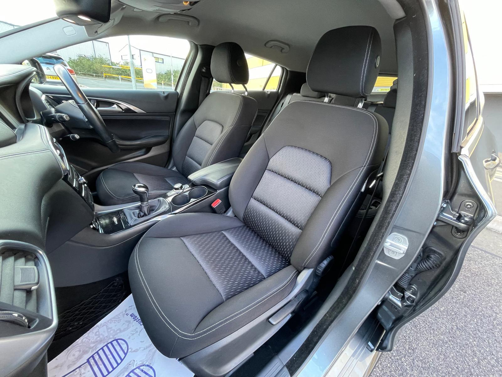 Infiniti Q30 1.5d SE Hatchback 5dr Diesel Manual Euro 6 (s/s) (109 ps)