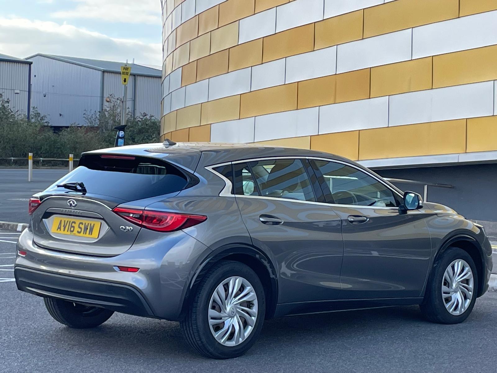 Infiniti Q30 1.5d SE Hatchback 5dr Diesel Manual Euro 6 (s/s) (109 ps)