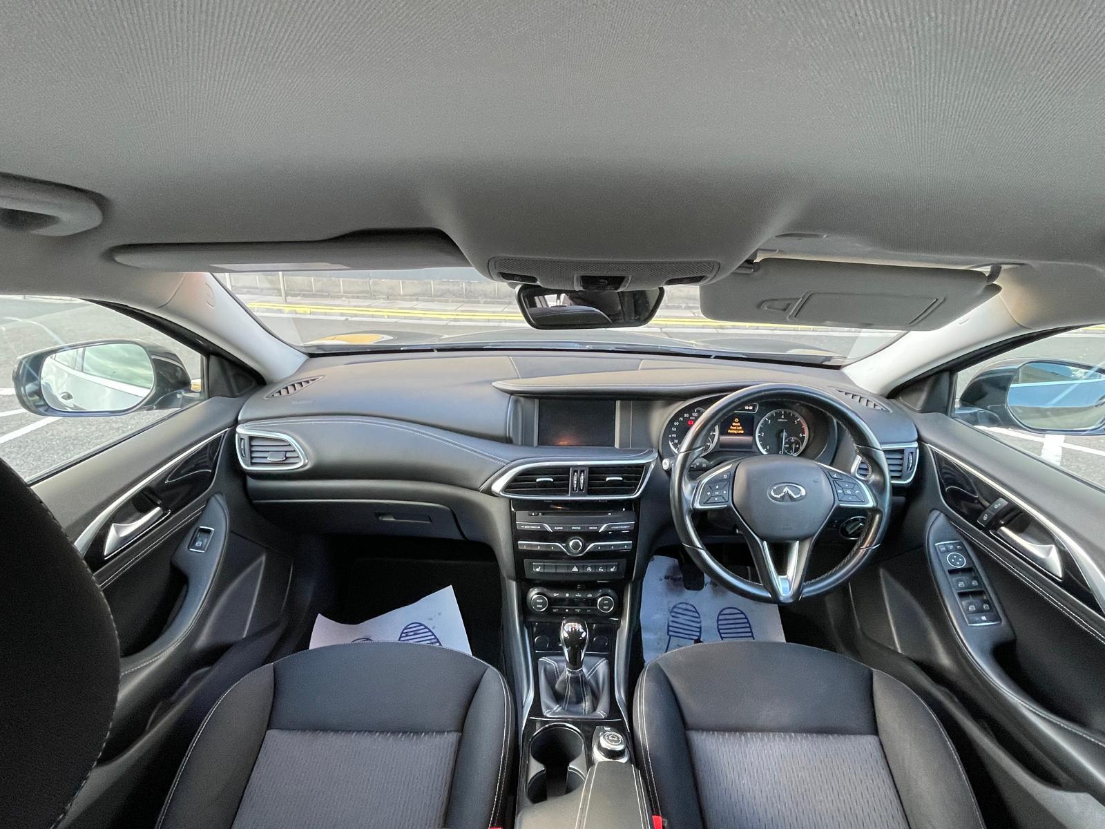 Infiniti Q30 1.5d SE Hatchback 5dr Diesel Manual Euro 6 (s/s) (109 ps)