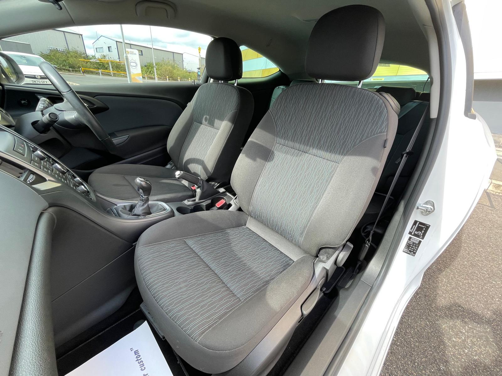 Vauxhall Astra GTC 1.6 CDTi ecoFLEX Limited Edition Coupe 3dr Diesel Manual Euro 6 (s/s) (136 ps)