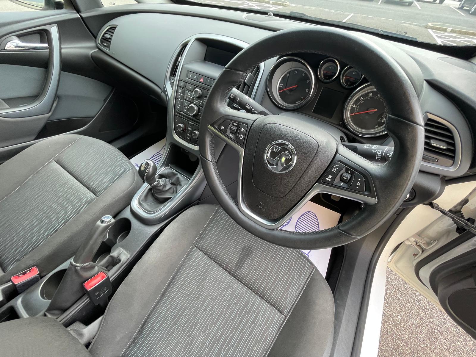 Vauxhall Astra GTC 1.6 CDTi ecoFLEX Limited Edition Coupe 3dr Diesel Manual Euro 6 (s/s) (136 ps)