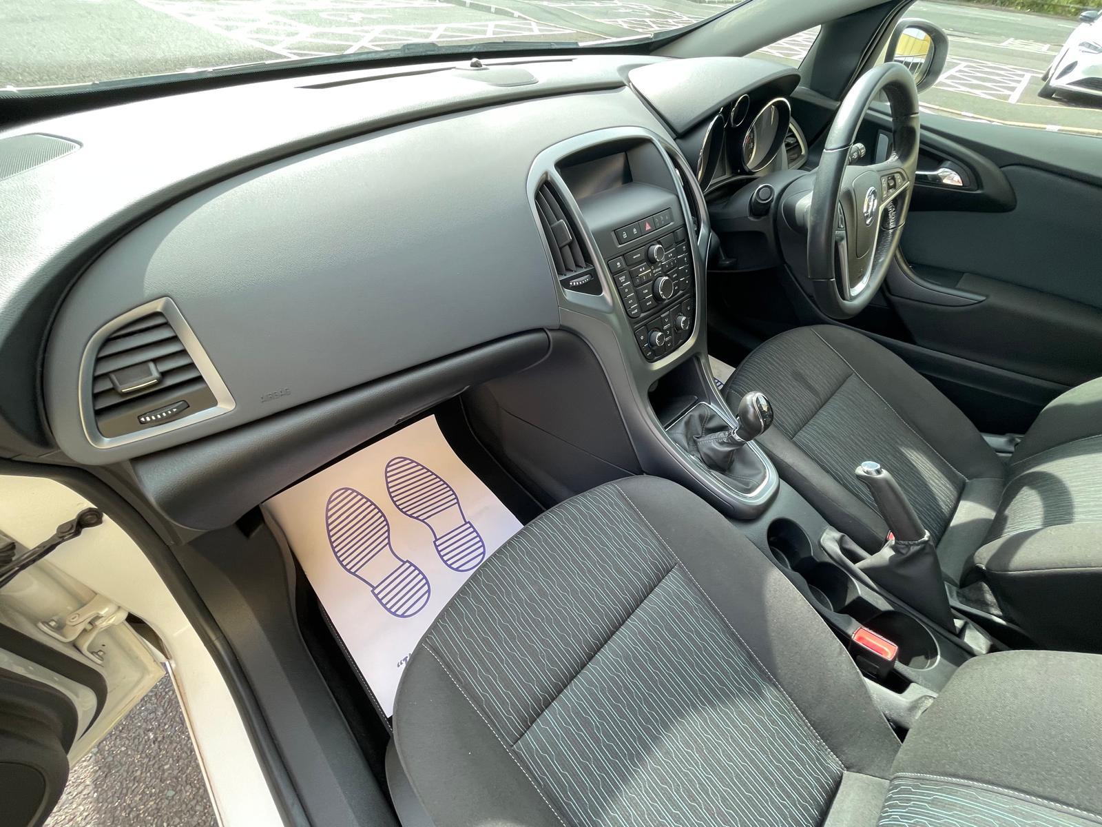Vauxhall Astra GTC 1.6 CDTi ecoFLEX Limited Edition Coupe 3dr Diesel Manual Euro 6 (s/s) (136 ps)